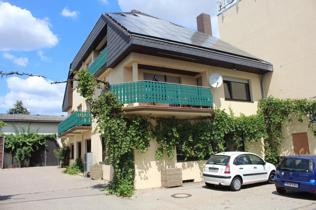 Hotel Gruener Baum Bretzenheim Buitenkant foto
