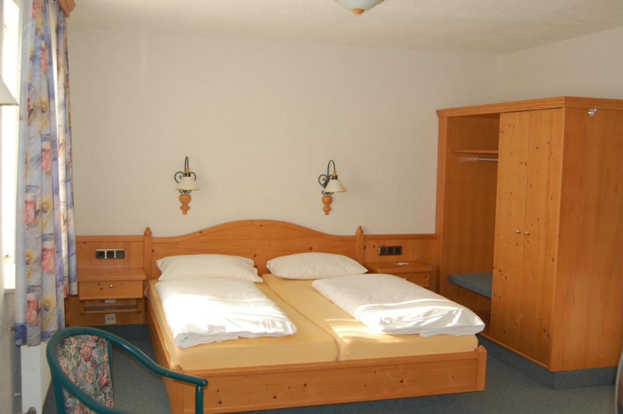 Hotel Gruener Baum Bretzenheim Buitenkant foto