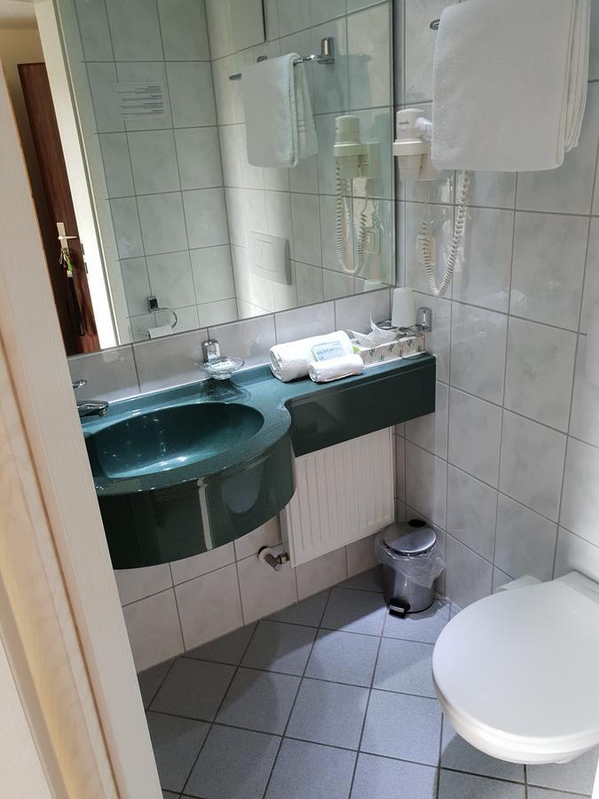 Hotel Gruener Baum Bretzenheim Buitenkant foto
