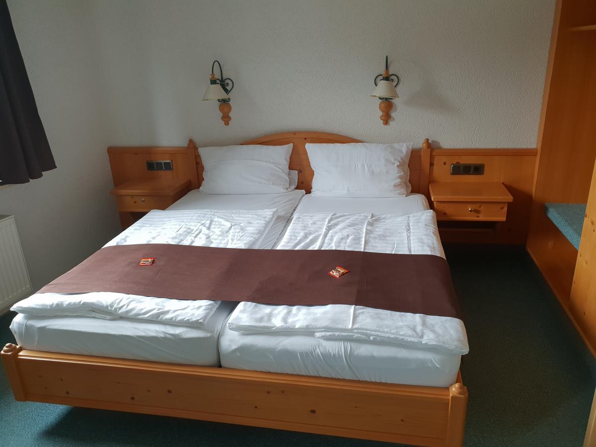 Hotel Gruener Baum Bretzenheim Buitenkant foto
